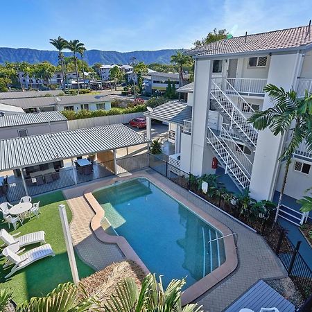 Cocos Holiday Apartments 트리니티비치 외부 사진